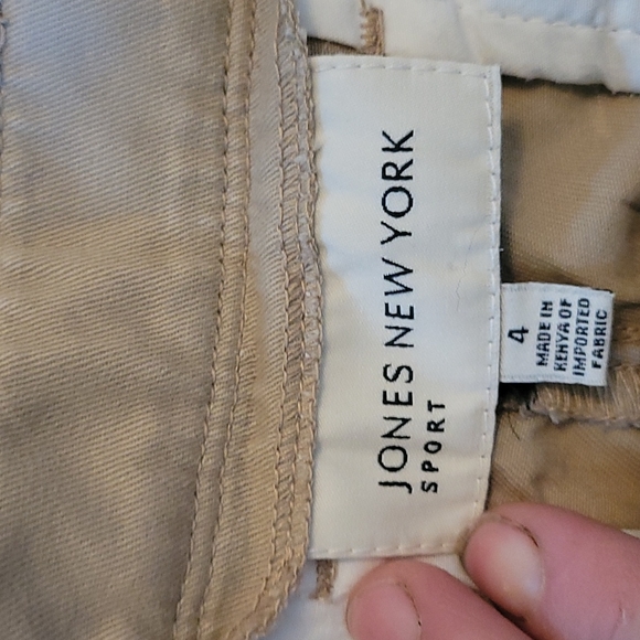 Womens Shorts - Picture 3 of 6